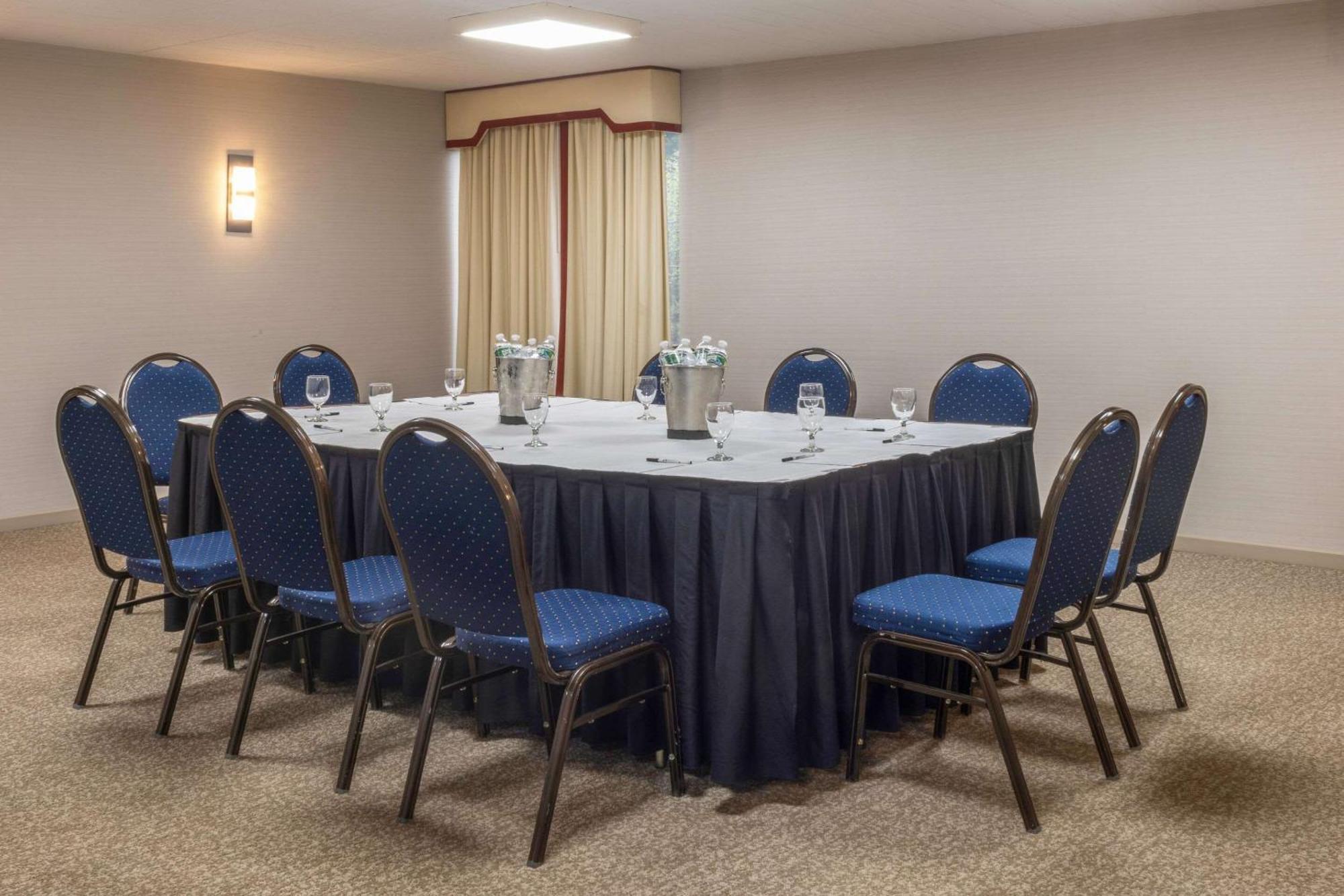 Radisson Hotel Hauppauge-Long Island Exterior photo